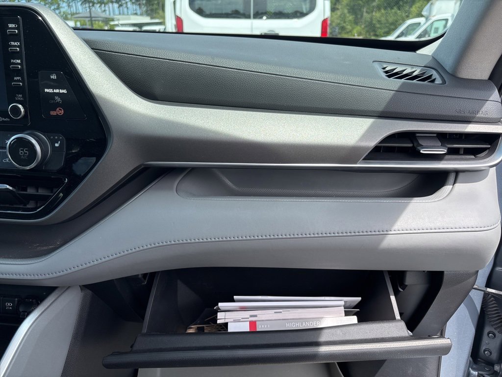 Used 2021 Toyota Highlander XLE image 35