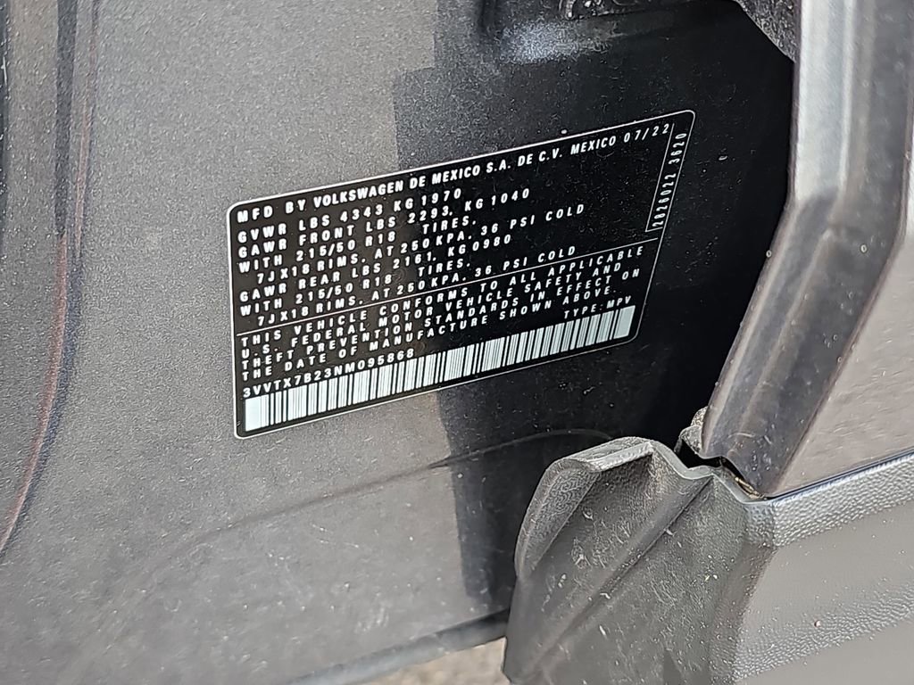 Used 2022 Volkswagen Taos SE w/ Panoramic Sunroof Package image 38