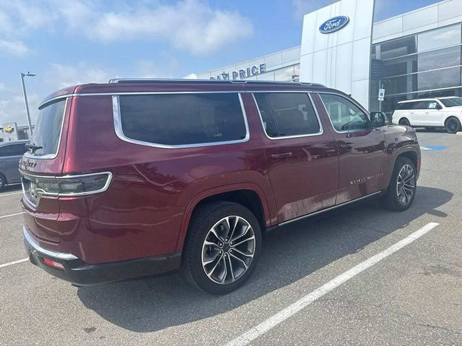 Used 2025 Jeep Grand Wagoneer L Series III AWD/4WD image 16