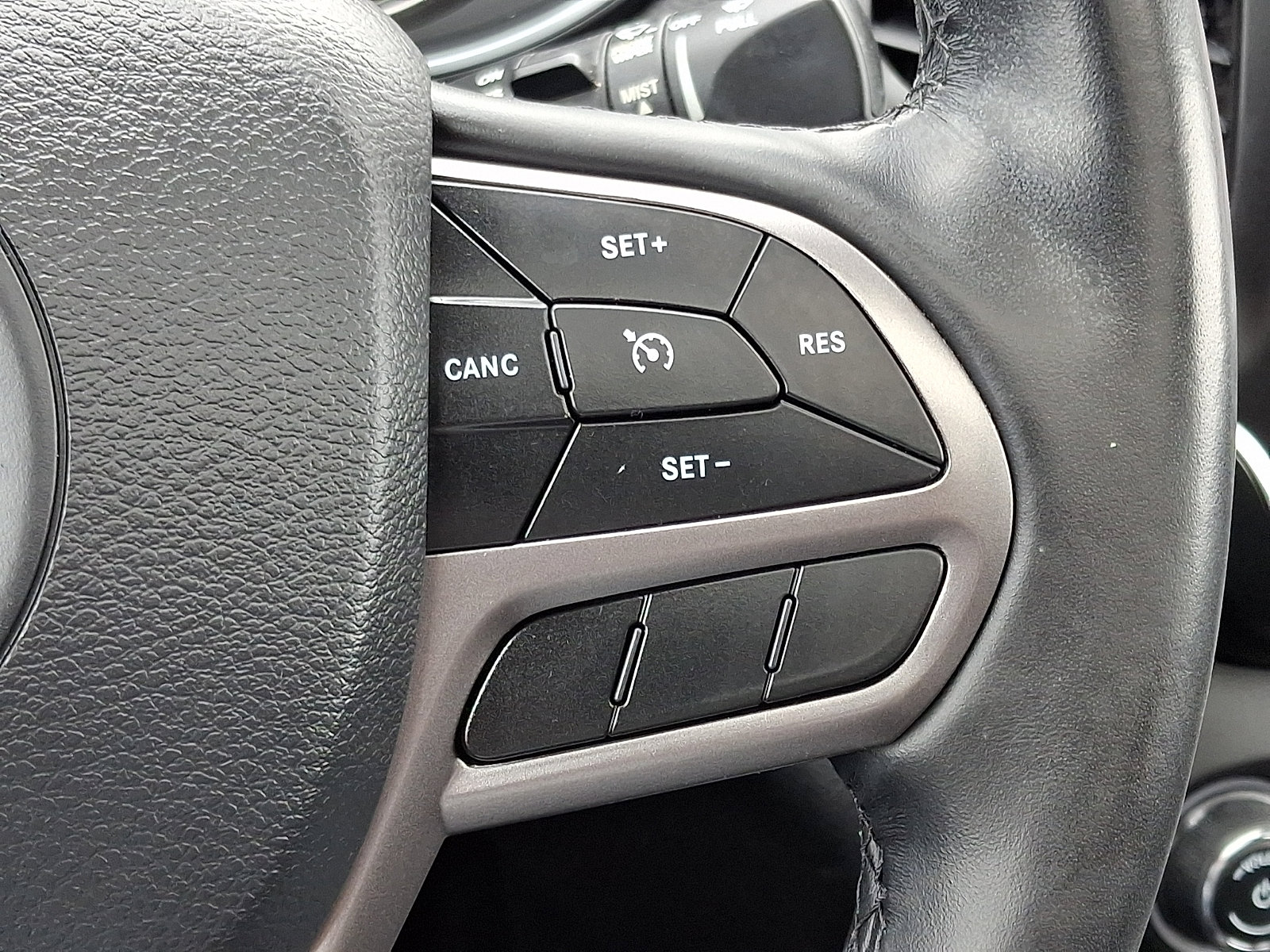 Used 2020 Jeep Cherokee Latitude Lux w/ Comfort/Convenience Group image 24