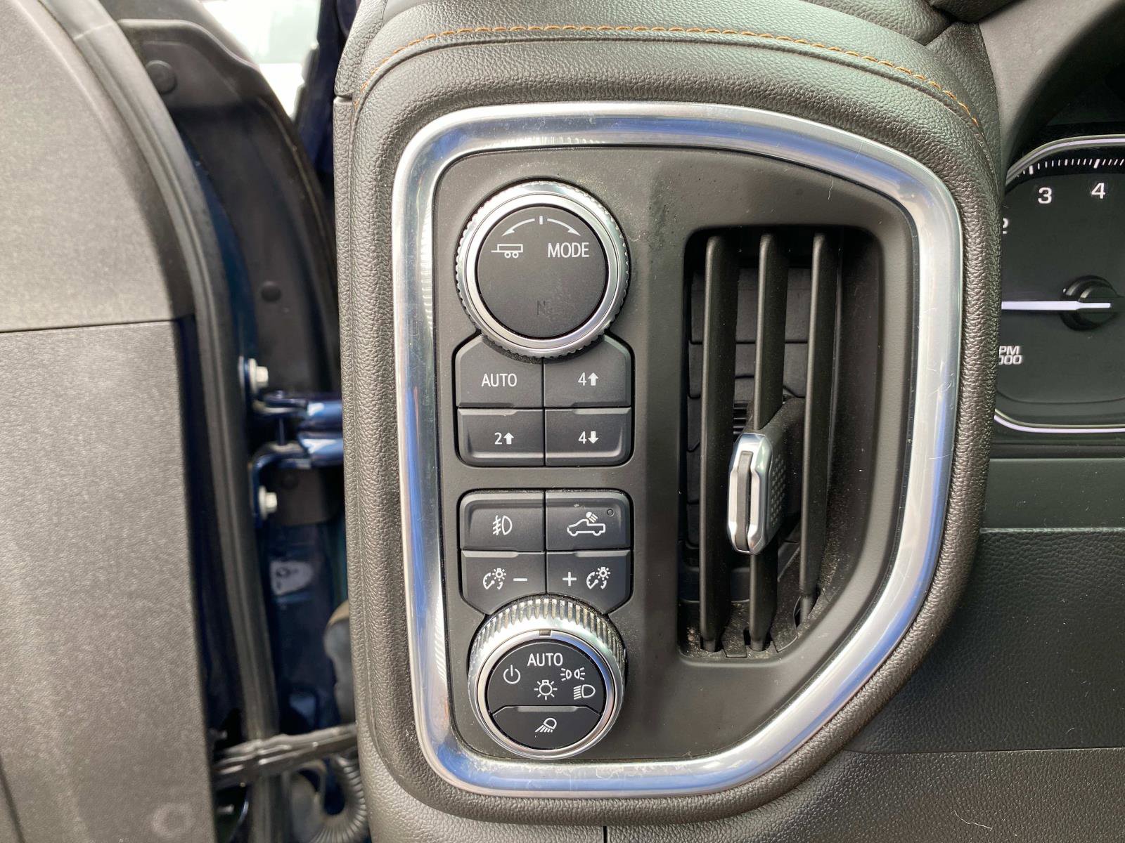 Used 2022 GMC Sierra 2500 AT4 w/ AT4 Preferred Package image 23