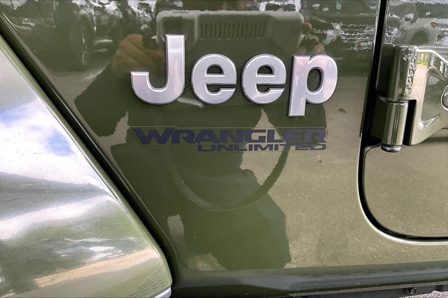 Used 2022 Jeep Wrangler Unlimited Sahara AWD/4WD image 10