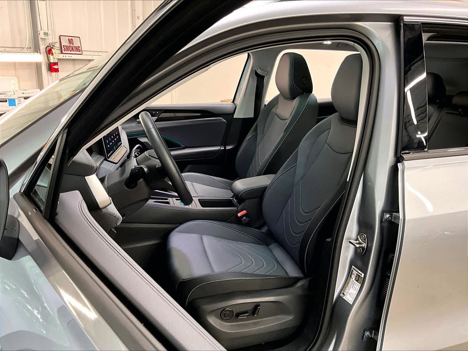 Certified 2025 Volkswagen Tiguan SE w/ Panoramic Sunroof Package image 27