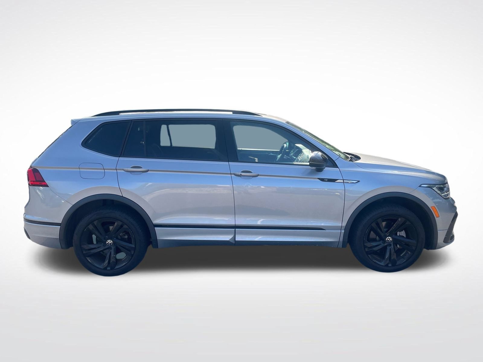 Certified 2024 Volkswagen Tiguan SE R-Line AWD/4WD image 7