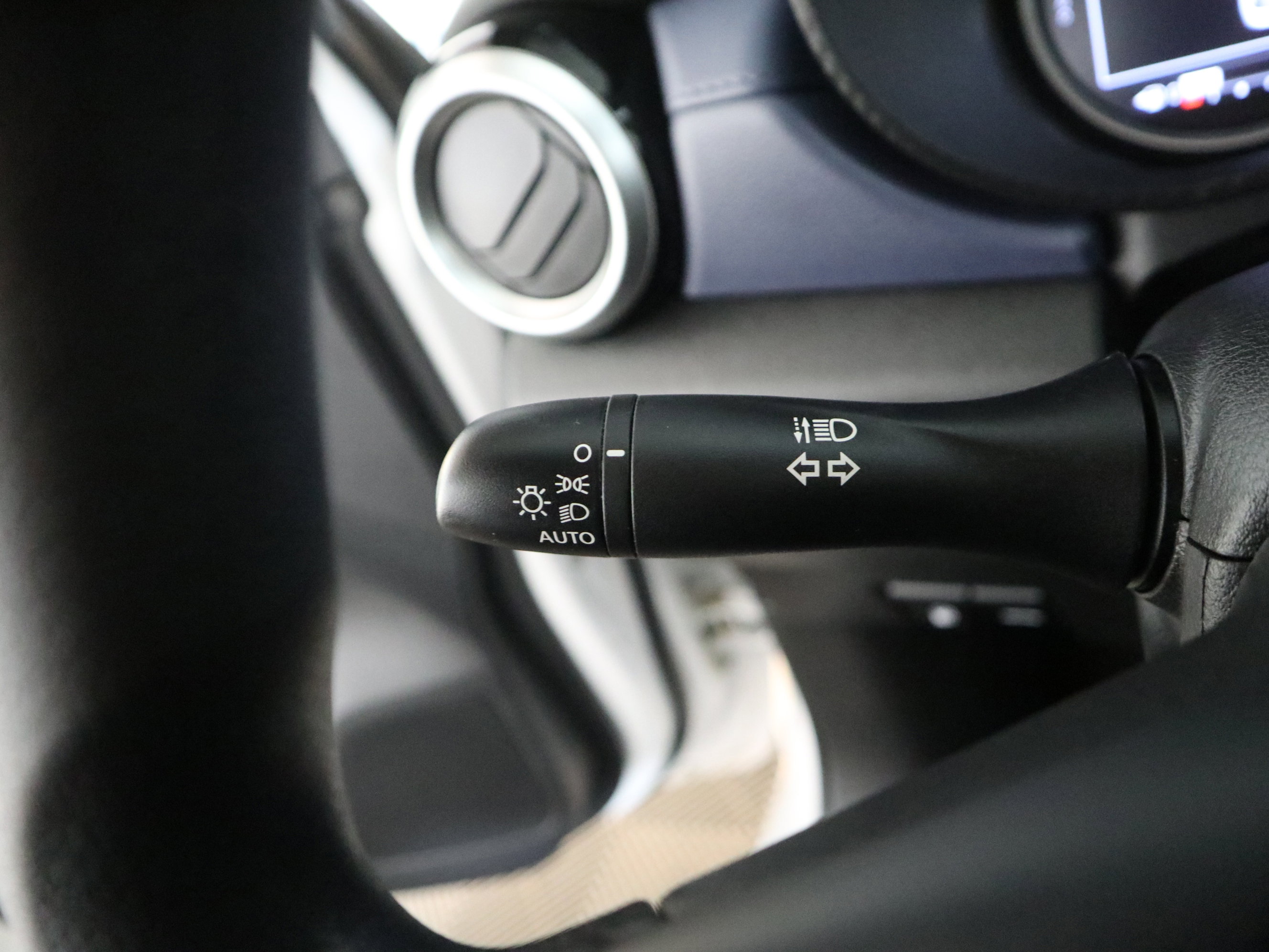 Used 2025 Nissan Versa SV w/ Trunk Package image 25