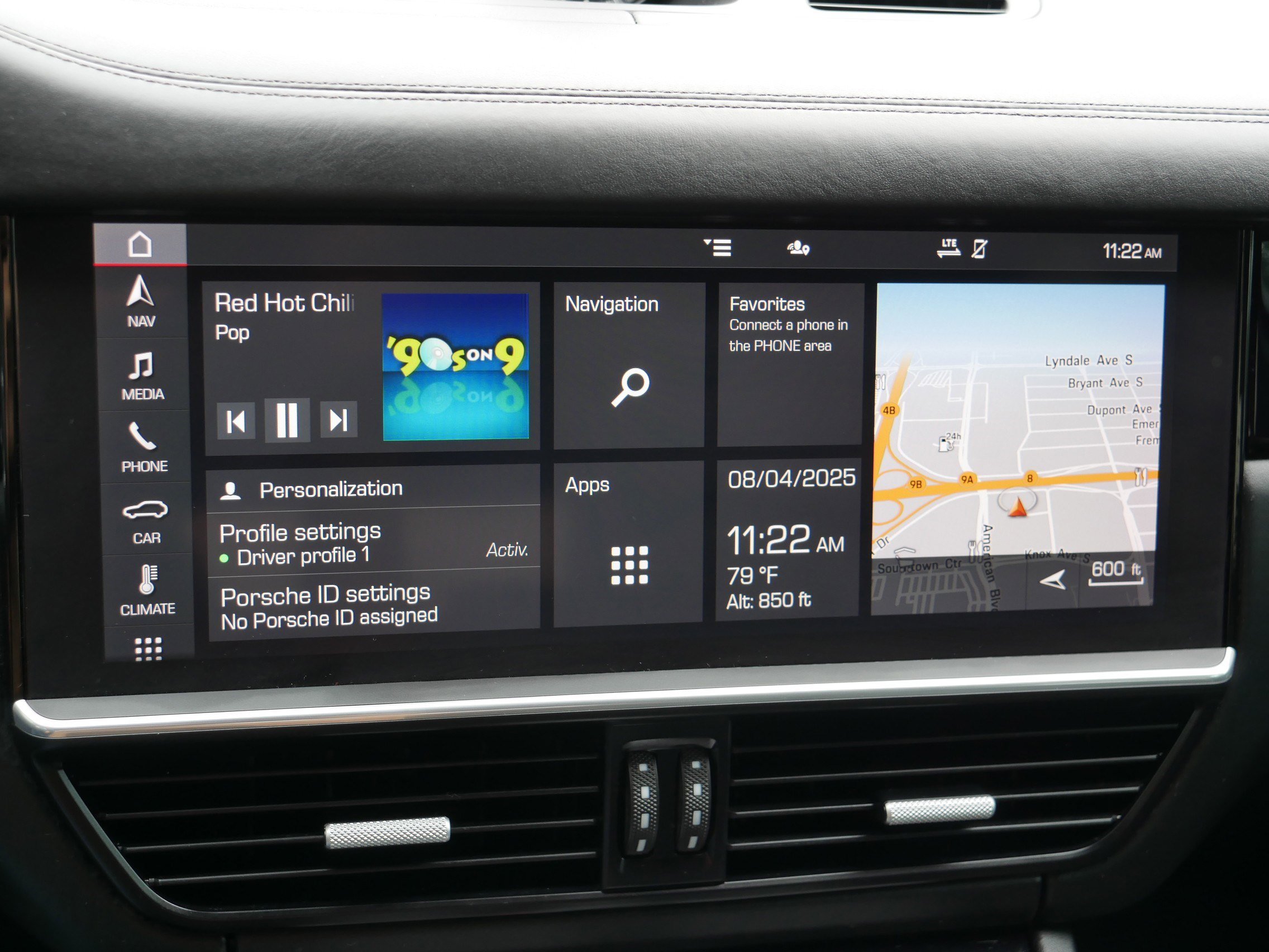 Used 2020 Porsche Cayenne Turbo S image 22