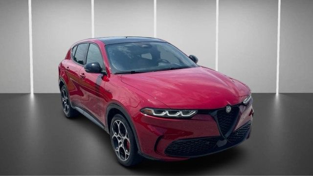 Used 2024 Alfa Romeo Tonale Veloce w/ Premium Interior Package AWD/4WD image 2