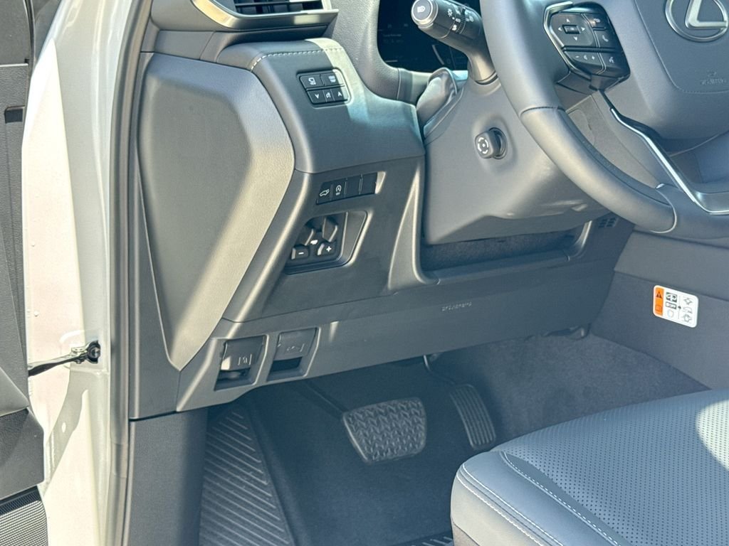 New 2026 Lexus LX 600 4WD w/ Luxury Package image 17