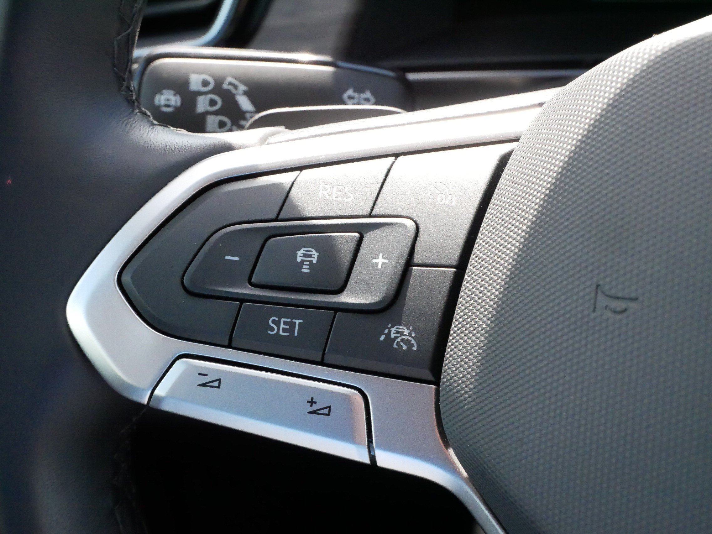 Used 2024 Volkswagen Atlas SEL Premium R-Line AWD/4WD image 26