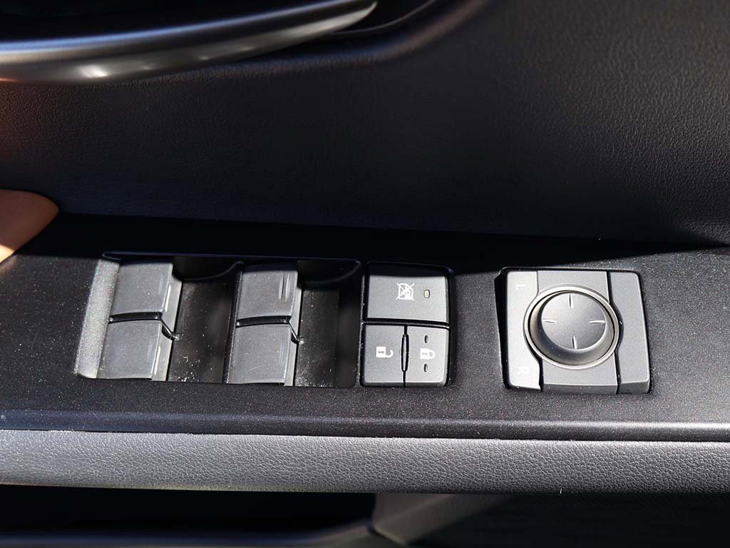 Used 2019 Lexus UX 200 image 42