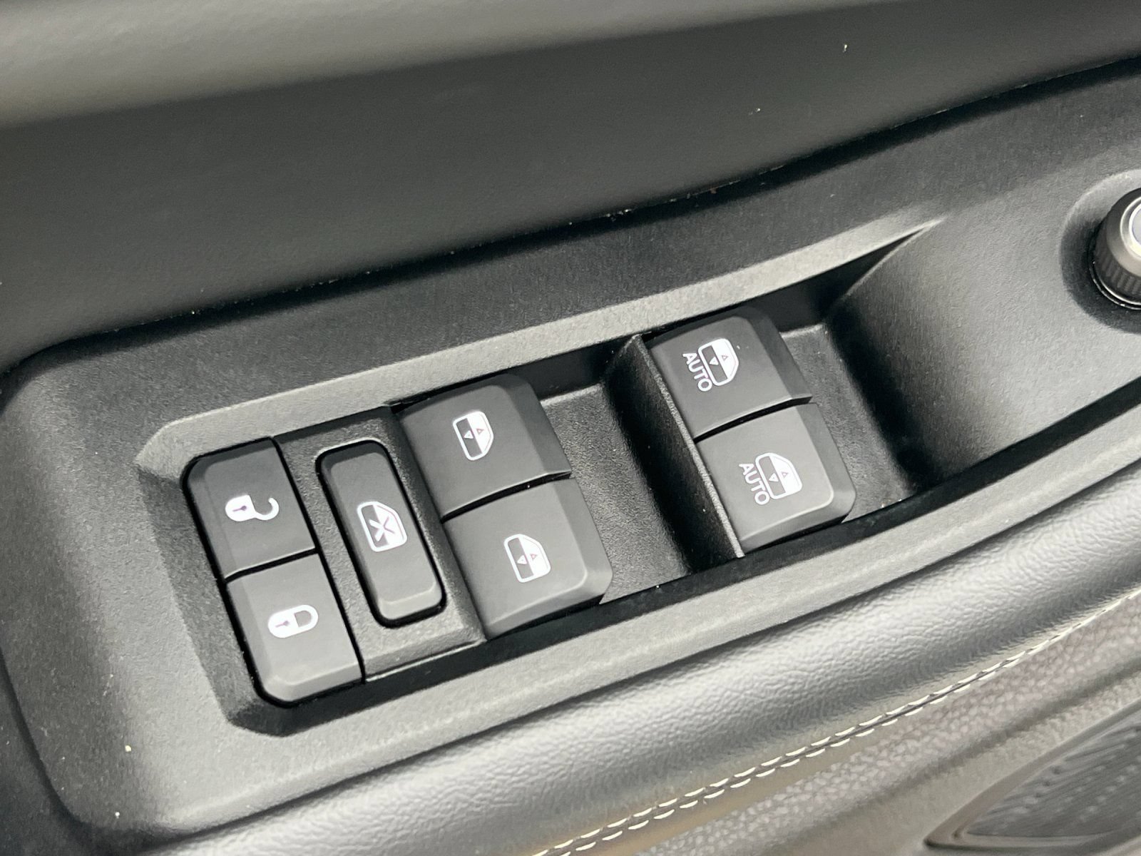 Used 2023 Jeep Grand Cherokee Laredo AWD/4WD image 12