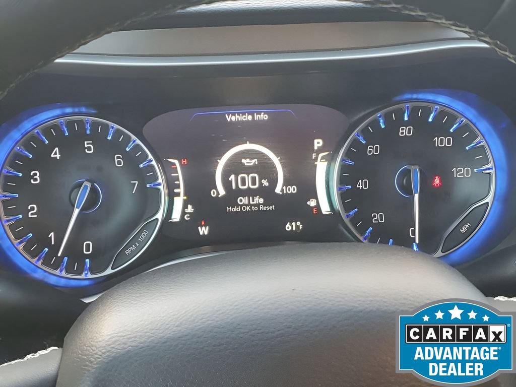 Used 2023 Chrysler Pacifica Touring-L image 39