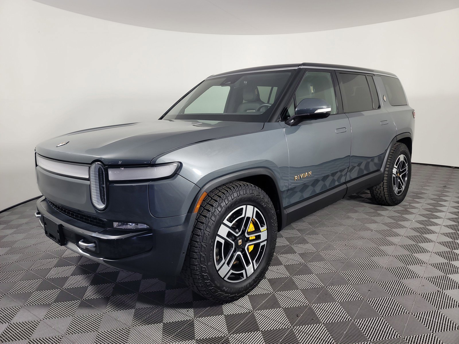 Used 2022 Rivian R1S Launch Edition