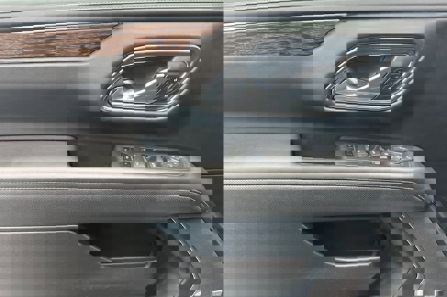 Used 2023 Chevrolet Suburban Premier RWD image 12