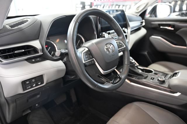 Used 2022 Toyota Highlander Platinum image 23