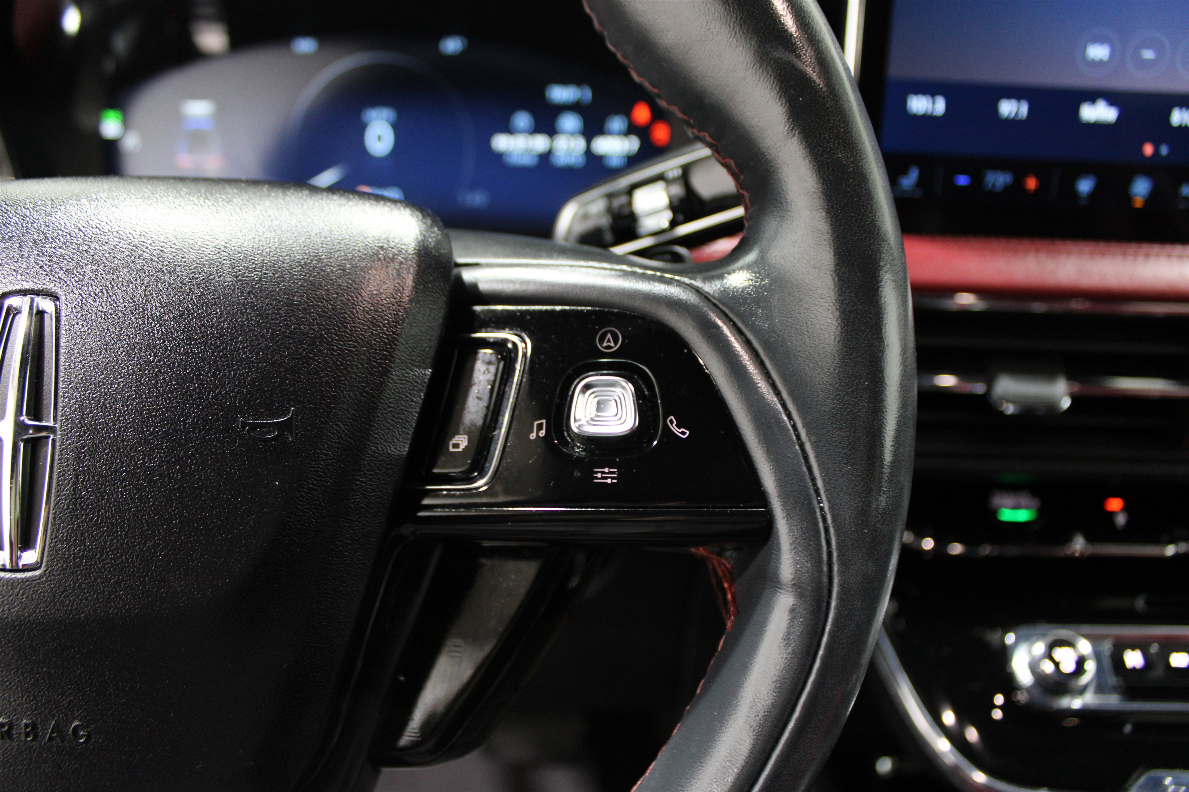 Certified 2023 Lincoln Corsair Reserve w/ Equipment Group 201A image 11