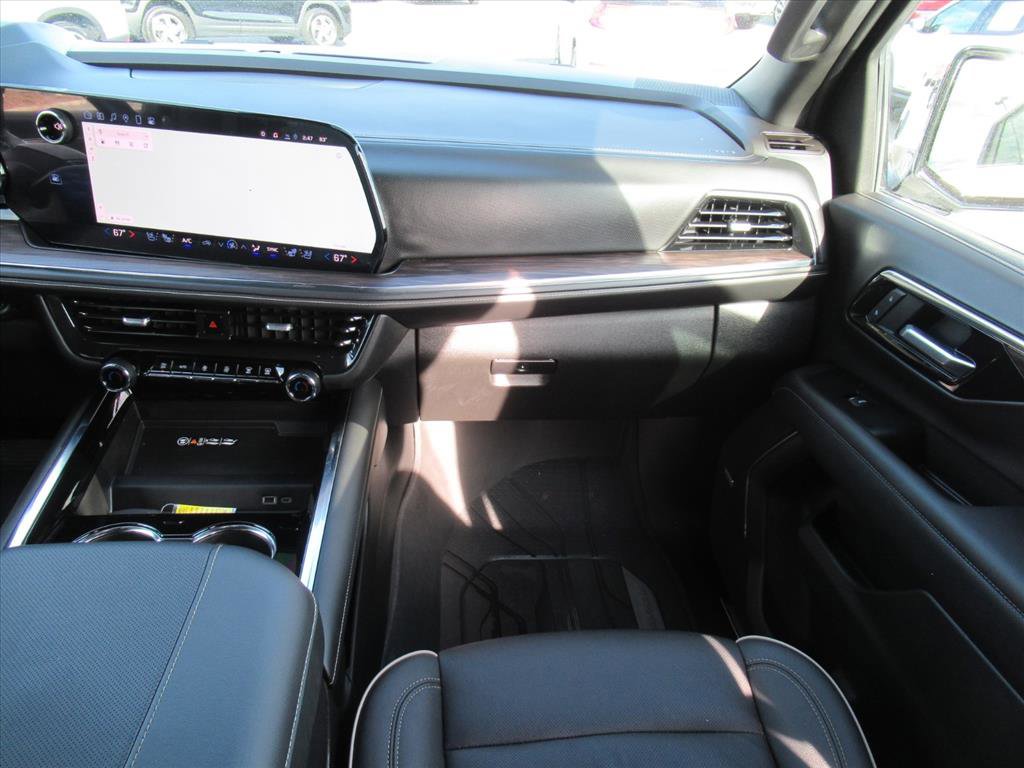 Used 2025 Chevrolet Suburban Premier image 14