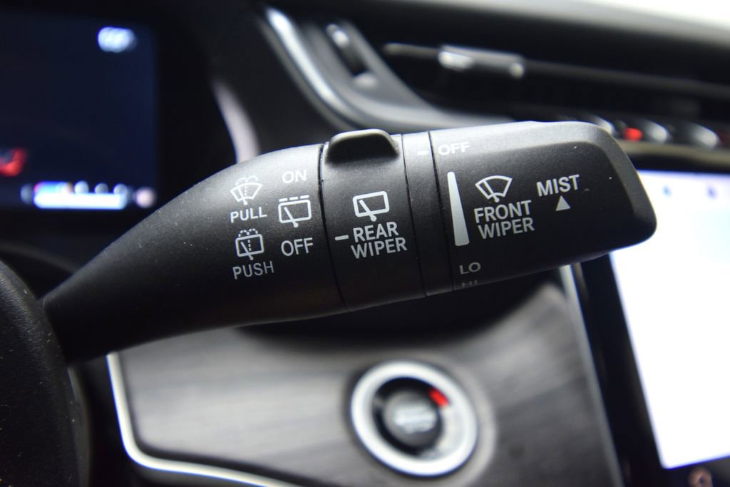 Used 2023 Jeep Grand Cherokee Limited w/ Luxury Tech Group II image 38