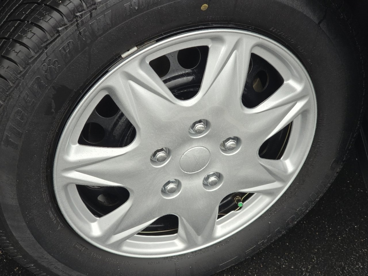 Used 2020 Toyota RAV4 LE image 9