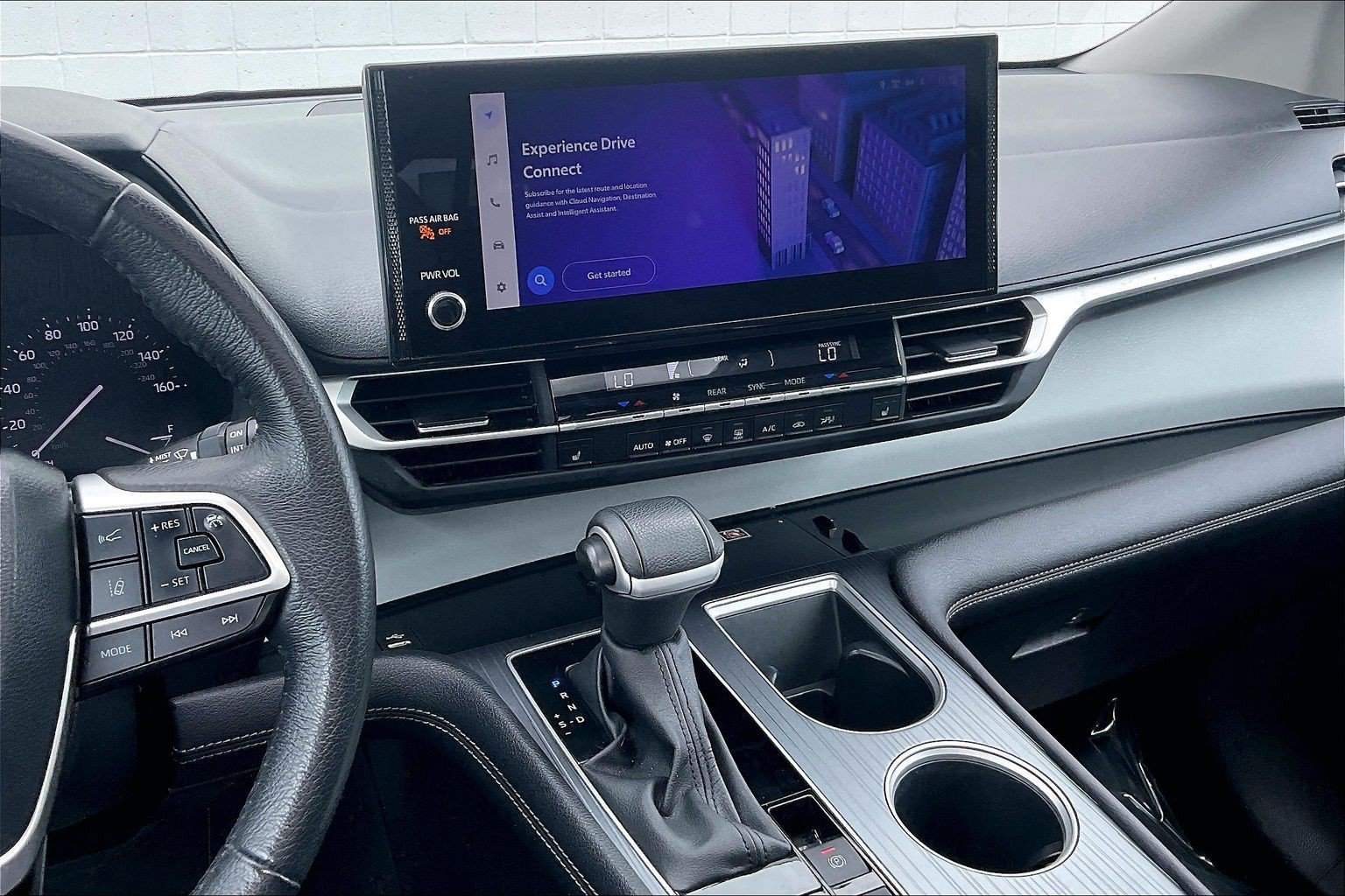 Used 2025 Toyota Sienna XLE FWD image 7
