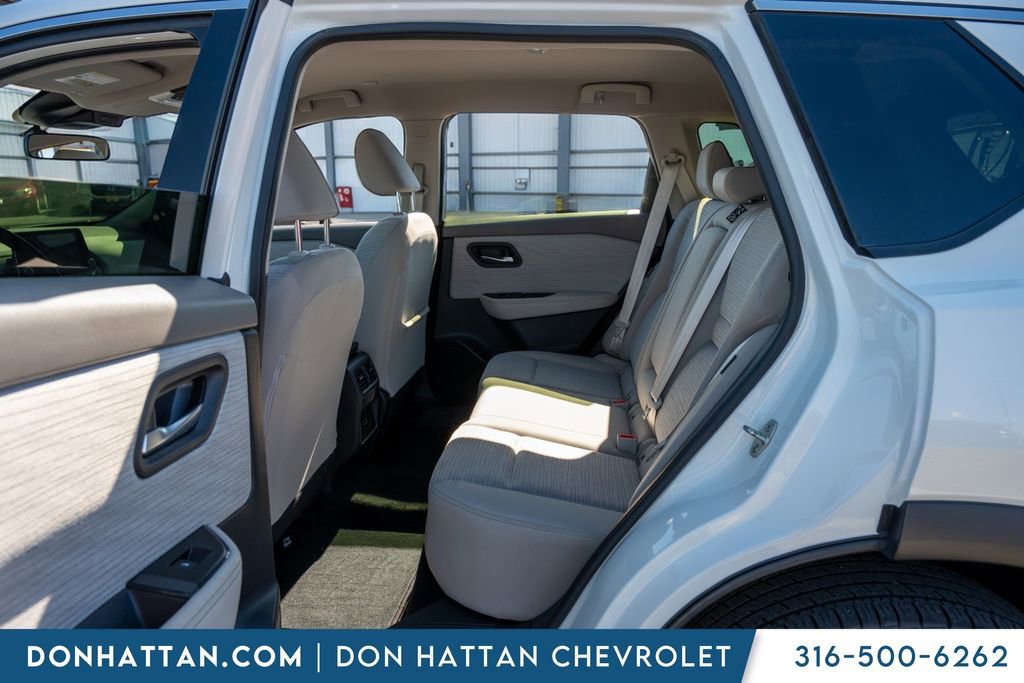 Used 2023 Nissan Rogue SV image 21