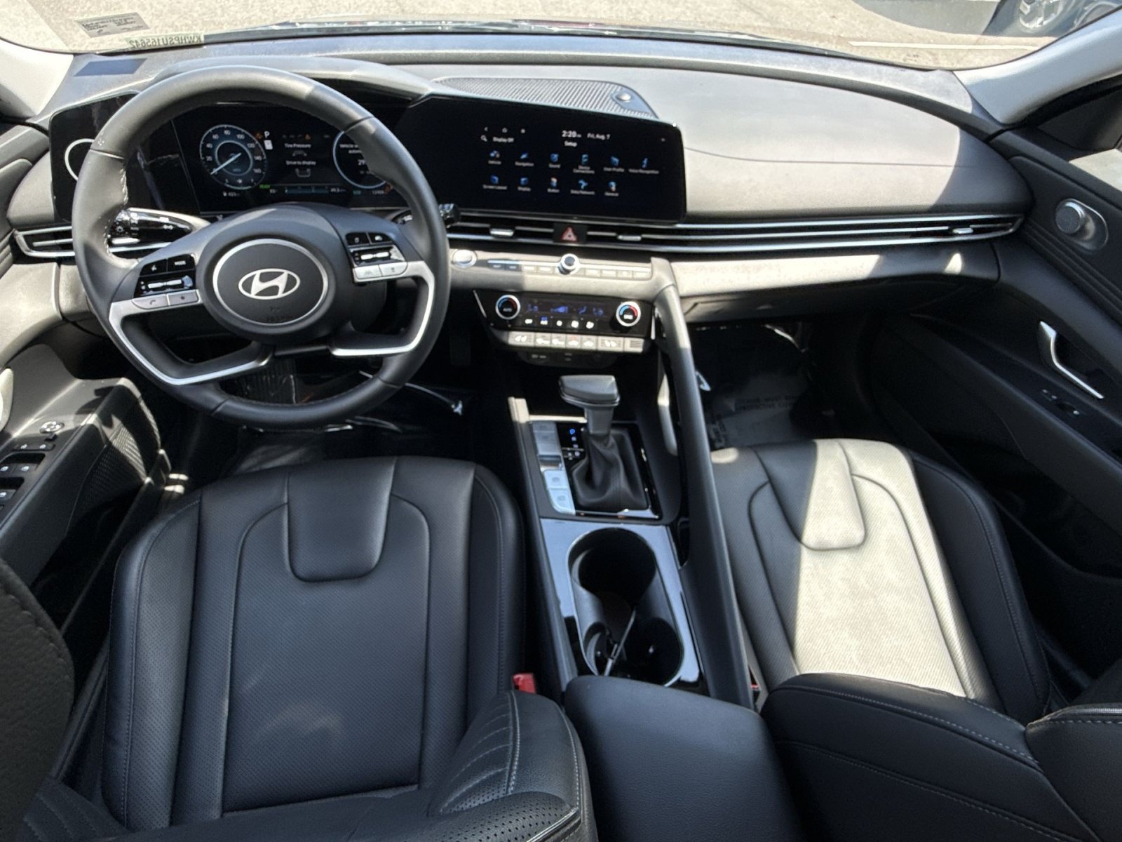 Used 2025 Hyundai Elantra Limited FWD image 23