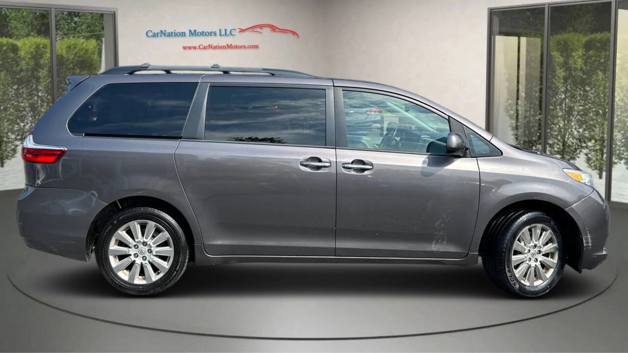 Used 2015 Toyota Sienna XLE Premium image 2