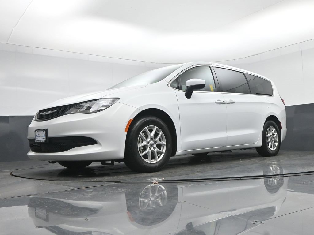 Used 2023 Chrysler Voyager LX image 68