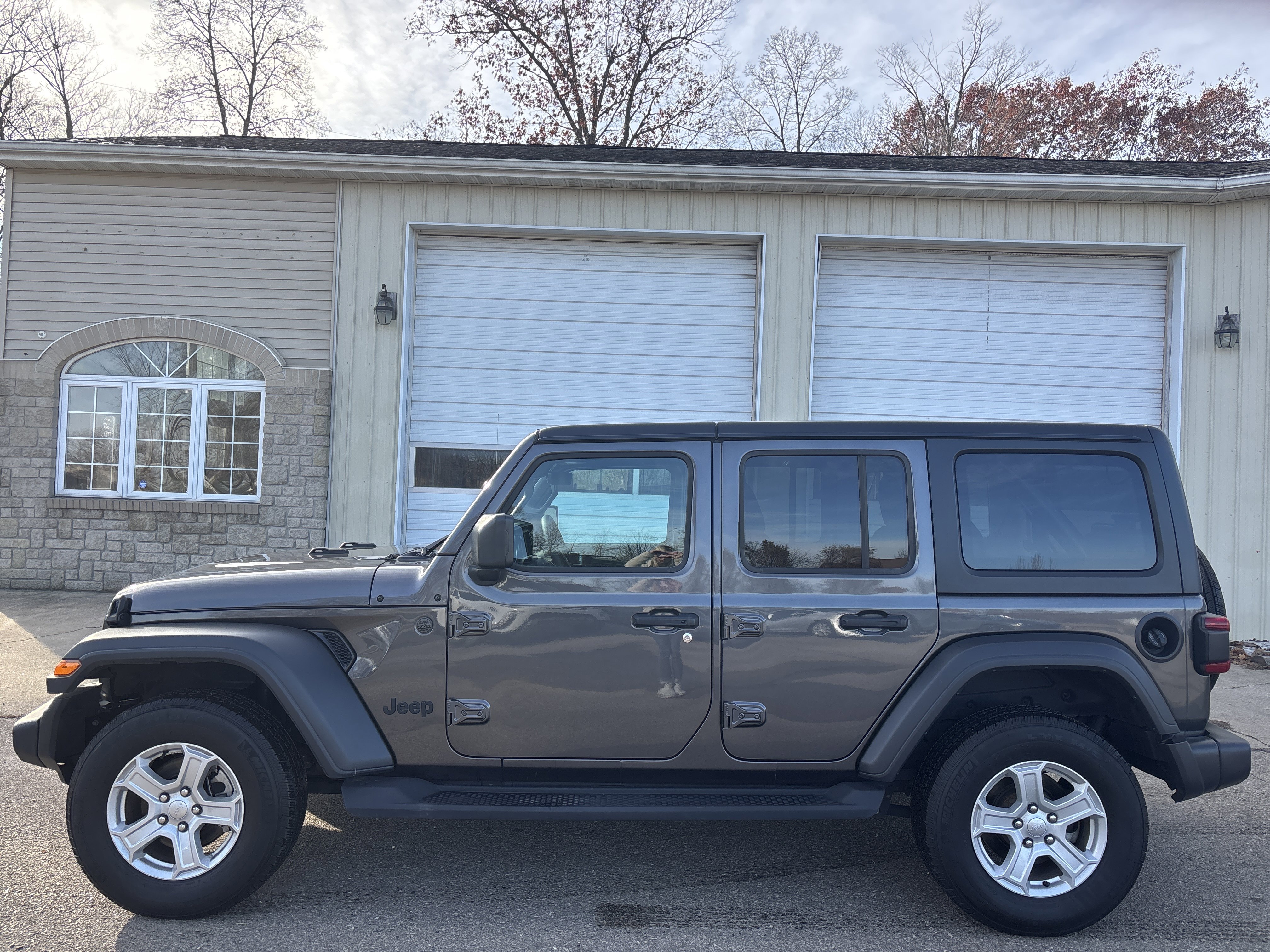 Used 2023 Jeep Wrangler Sport S image 13