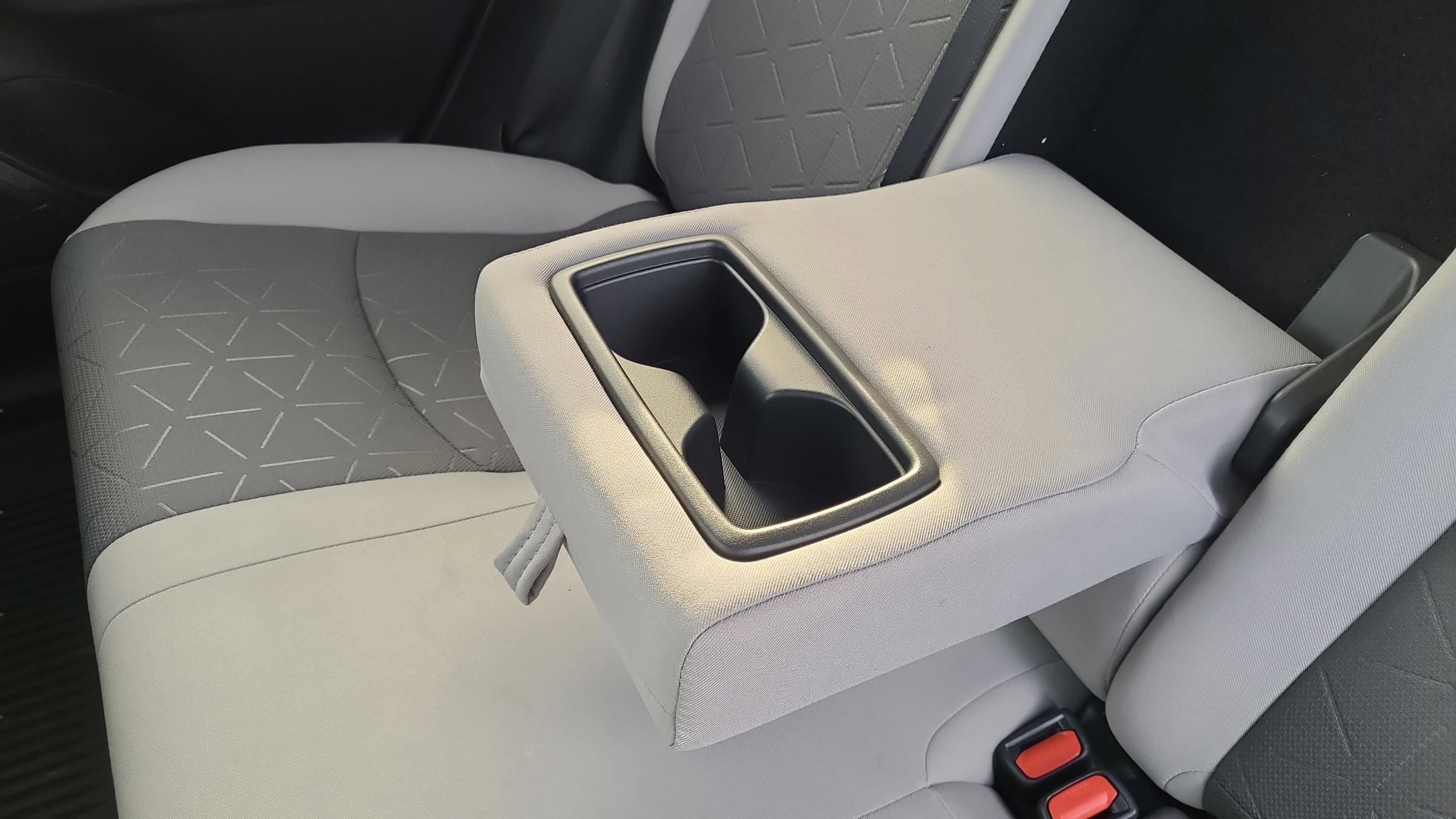 Used 2020 Toyota RAV4 XLE image 17