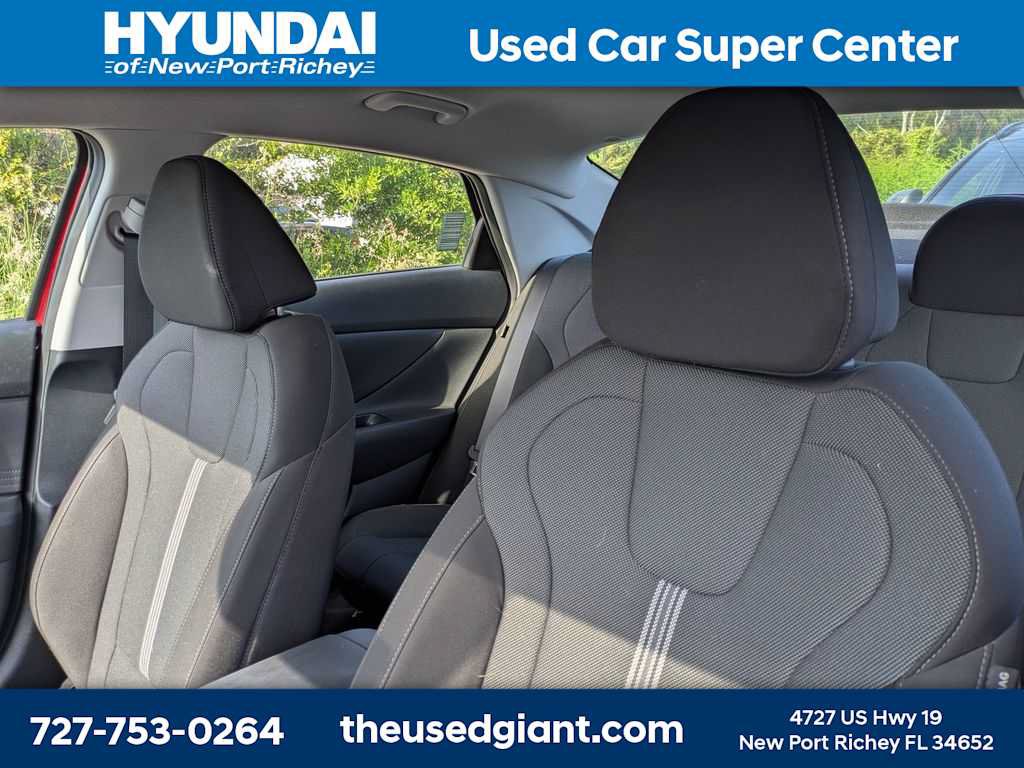 Used 2024 Hyundai Elantra SE FWD image 3