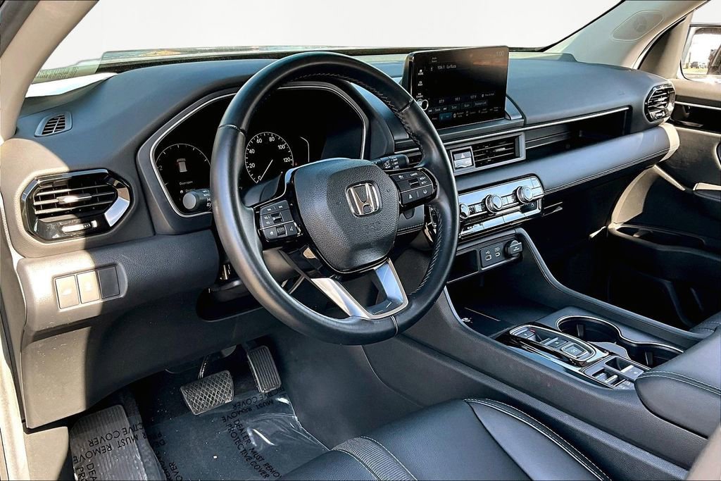 Used 2025 Honda Pilot EX-L image 14