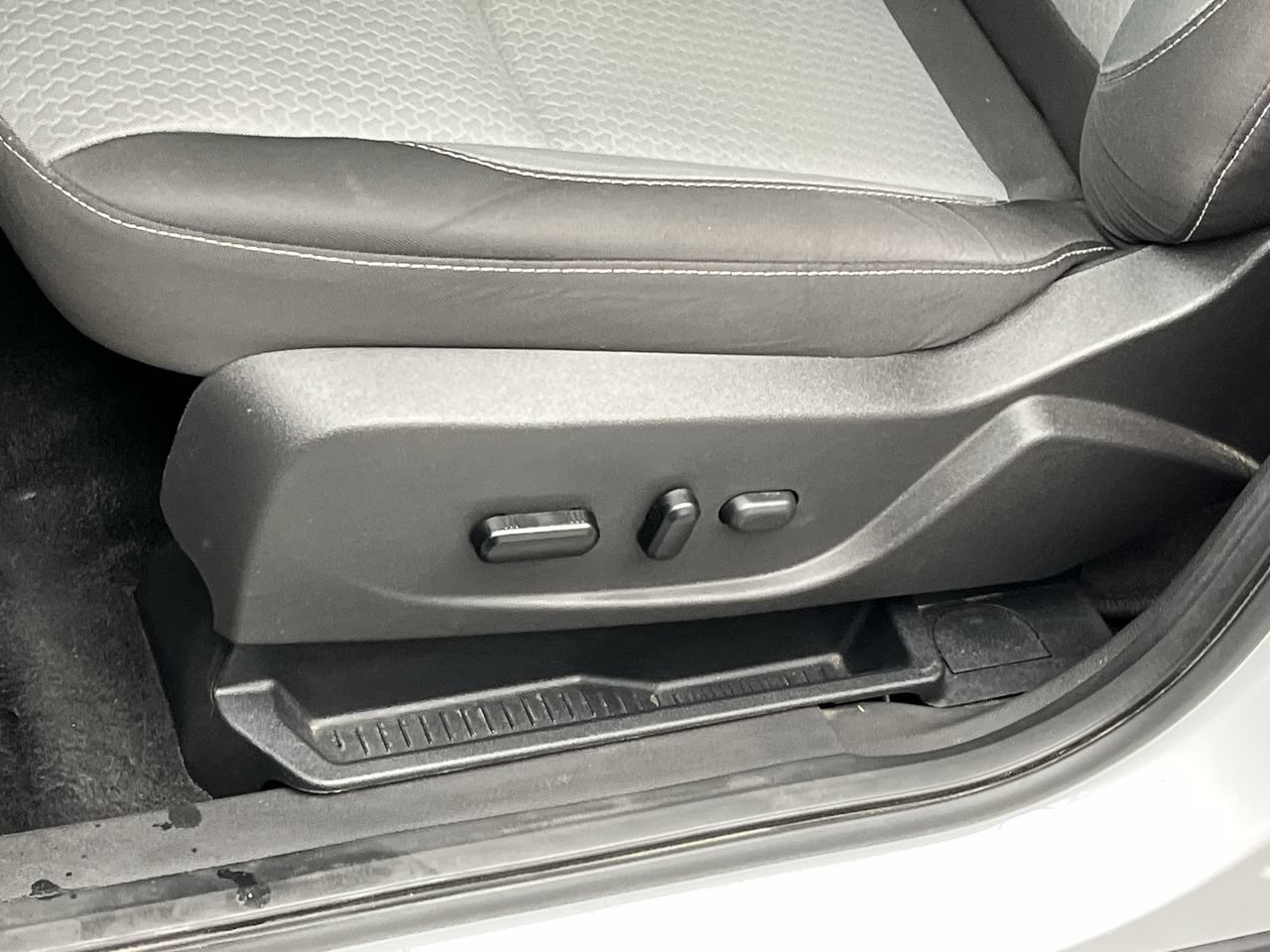 Used 2019 Ford Escape SE AWD/4WD image 10