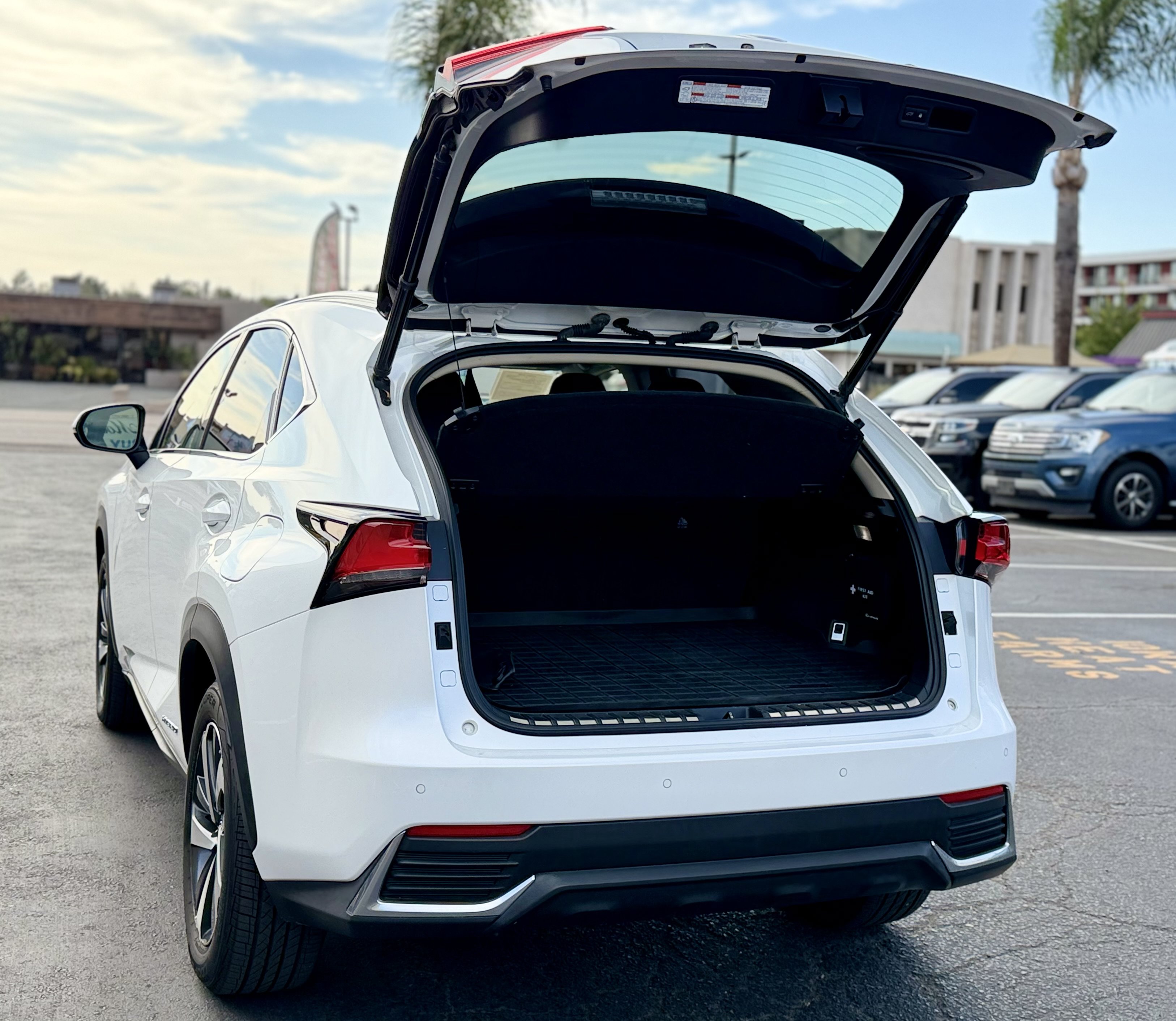 Used 2018 Lexus NX 300h AWD w/ Premium Package image 12
