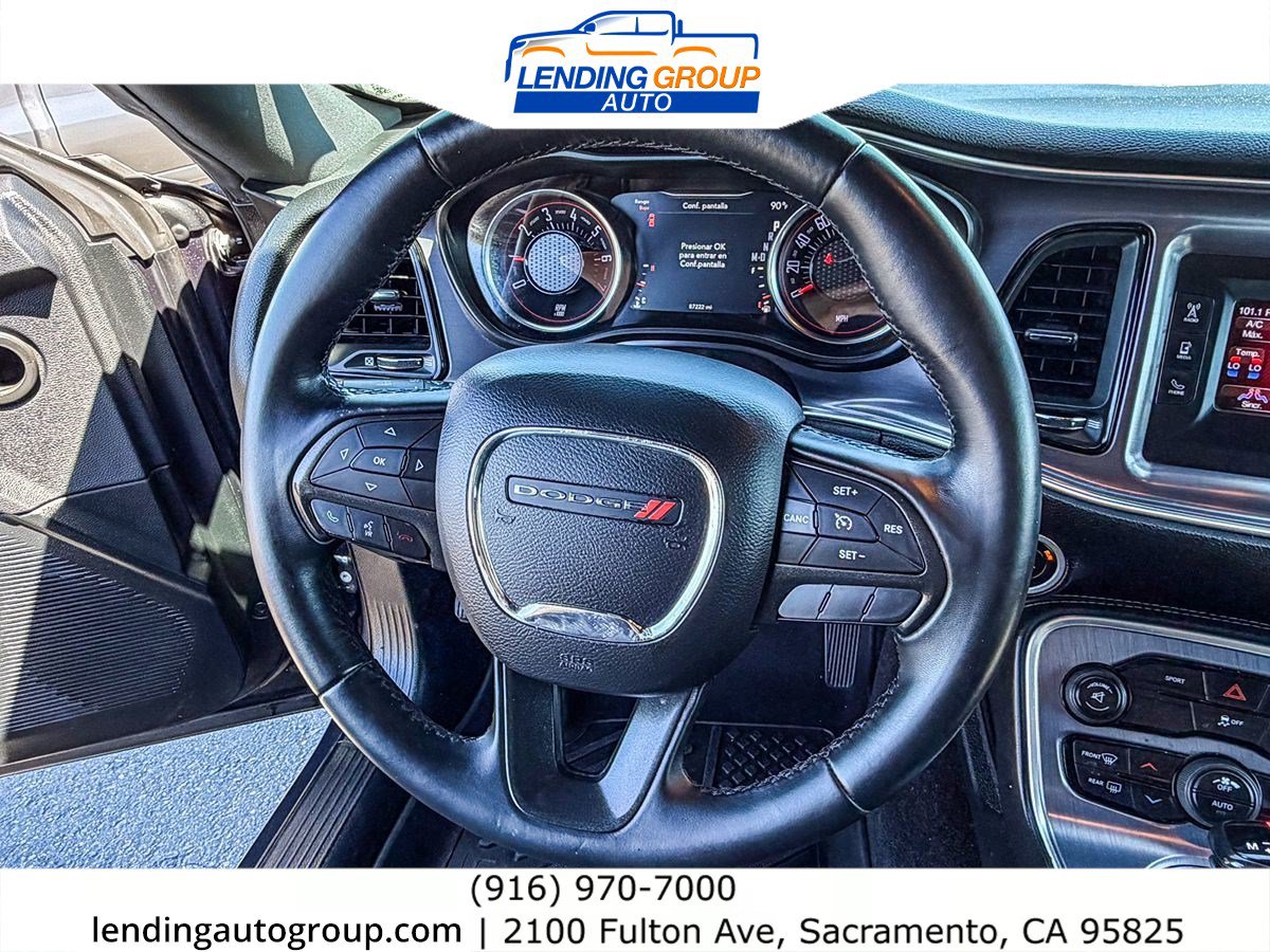 Used 2016 Dodge Challenger SXT RWD image 14