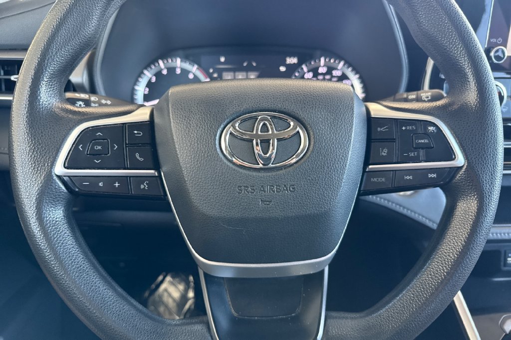 Used 2023 Toyota Highlander L FWD image 21