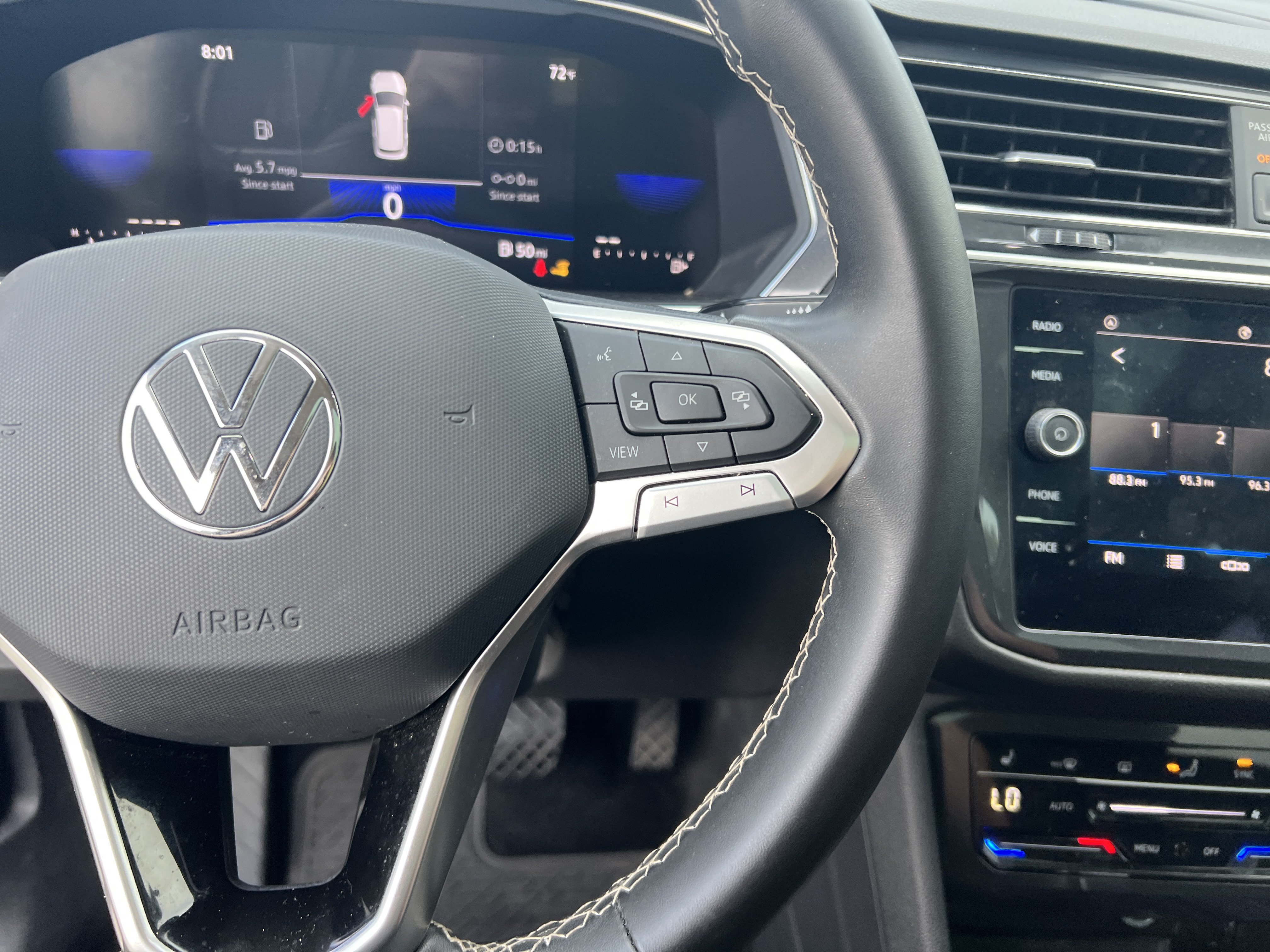 Certified 2023 Volkswagen Tiguan SE w/ Panoramic Sunroof Package FWD image 18