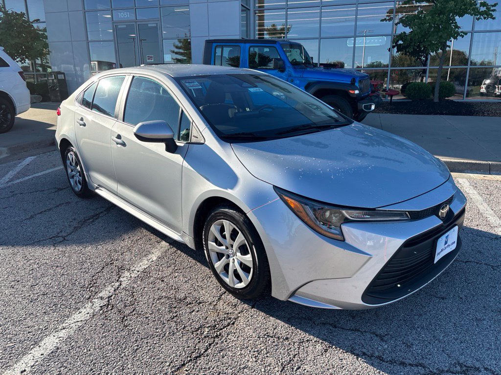 Used 2025 Toyota Corolla LE FWD image 2
