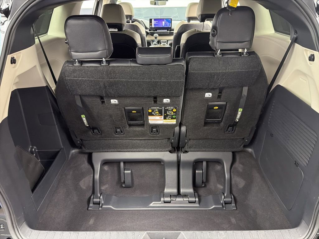 Used 2025 Toyota Sienna Platinum image 45