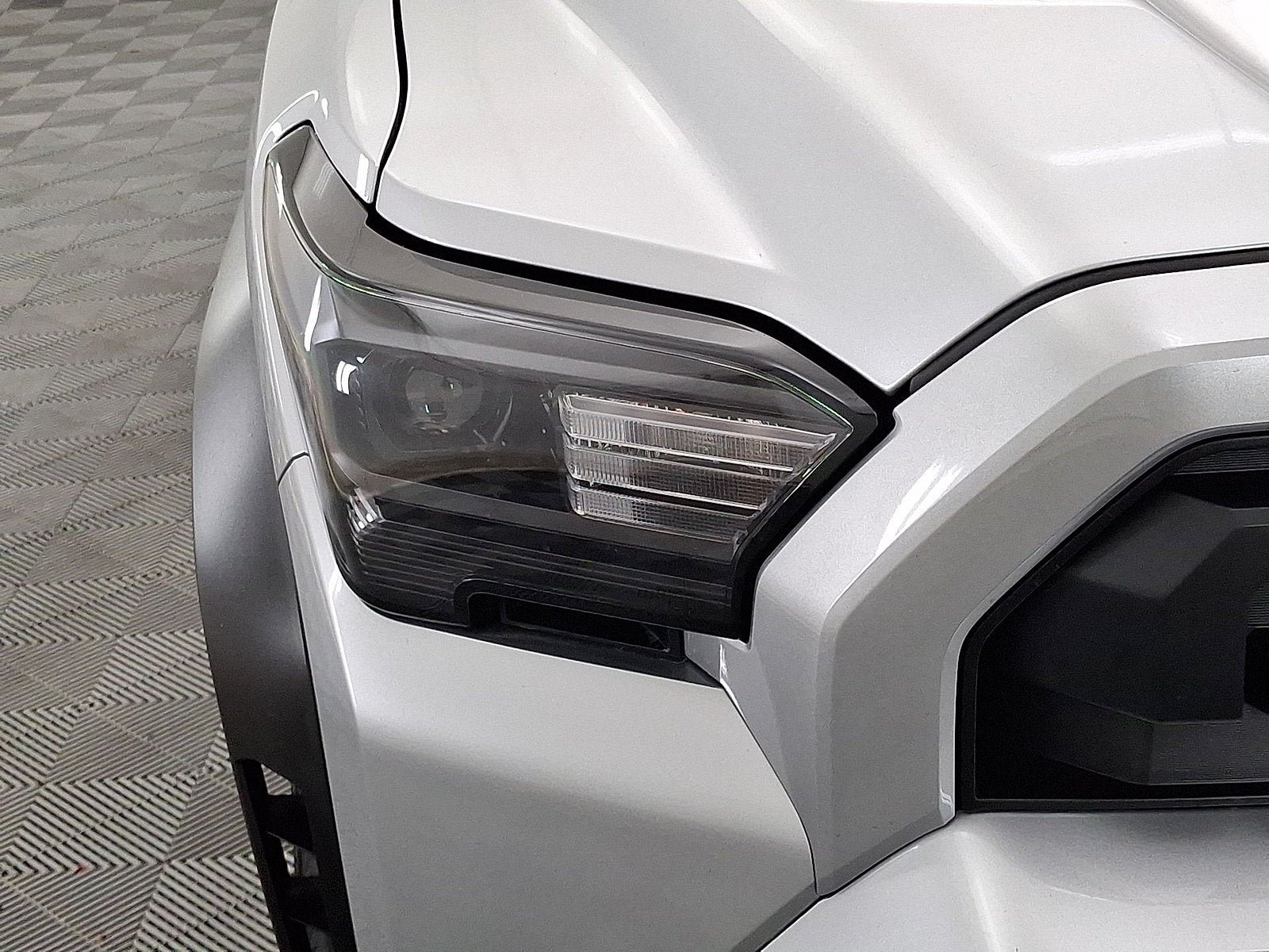 Certified 2025 Toyota 4Runner SR5 AWD/4WD image 19