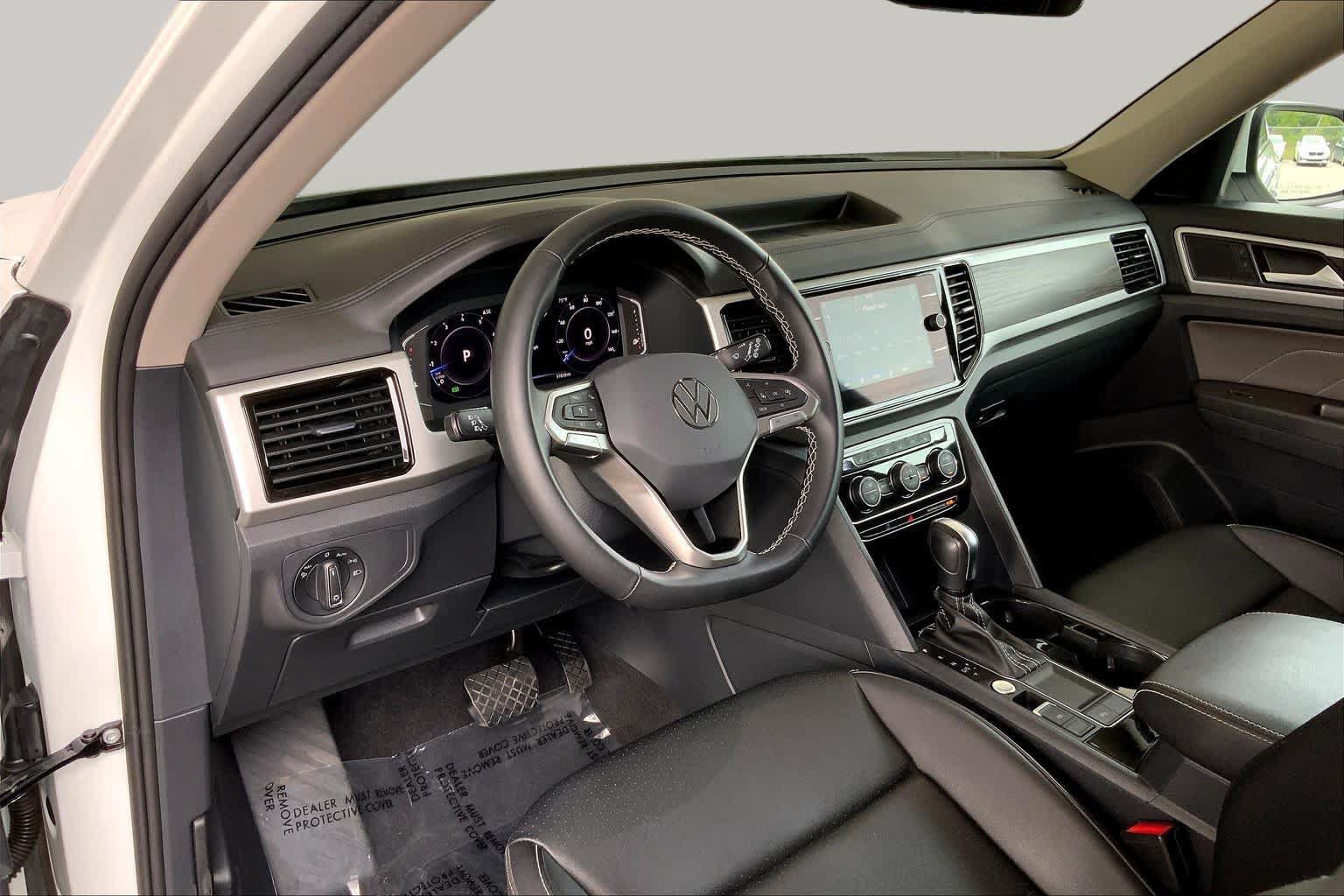 Used 2023 Volkswagen Atlas SE w/ Panoramic Sunroof Package FWD image 18