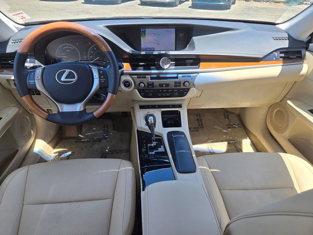 Used 2013 Lexus ES 300h w/ Luxury Pkg FWD image 15