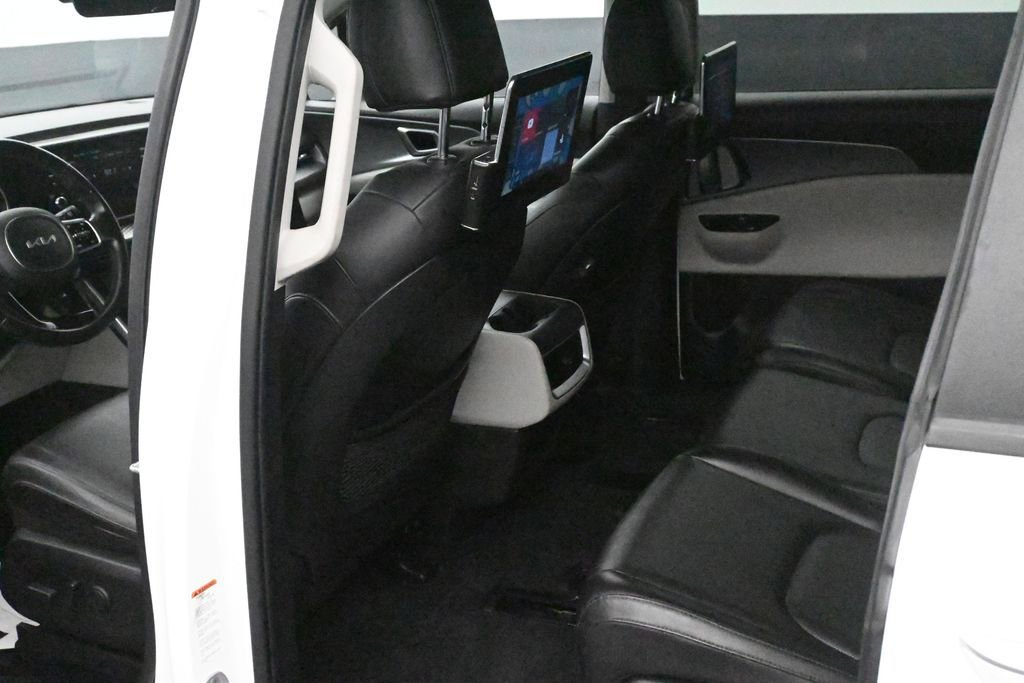 Used 2022 Kia Carnival LX FWD image 13