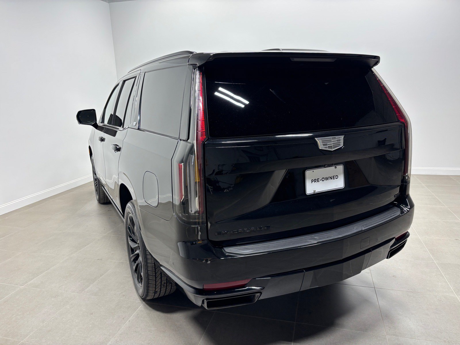 Used 2023 Cadillac Escalade Sport Platinum w/ LPO, ONYX Package AWD/4WD image 9