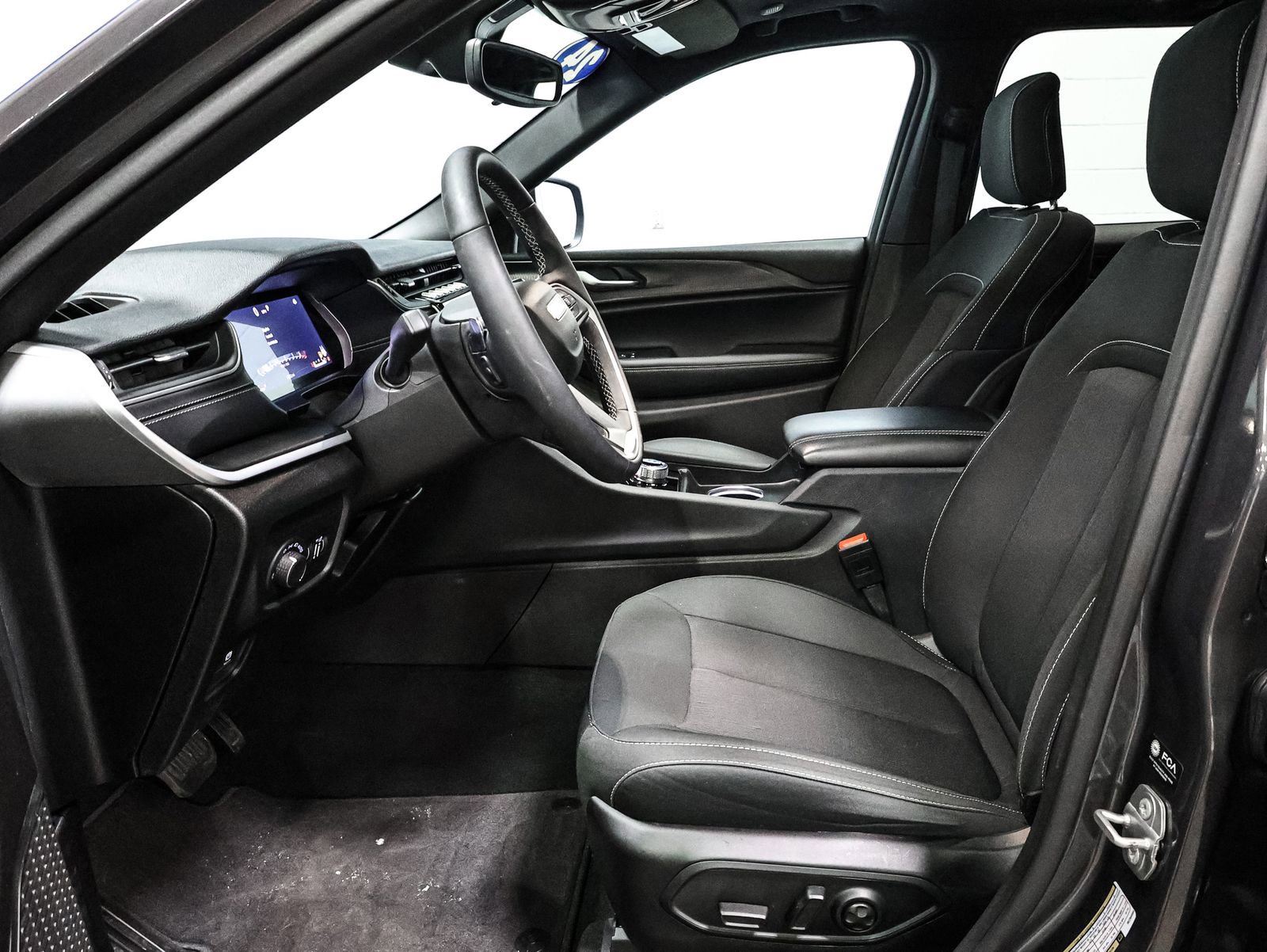 Used 2024 Jeep Grand Cherokee Laredo X w/ Luxury Tech Group I image 21