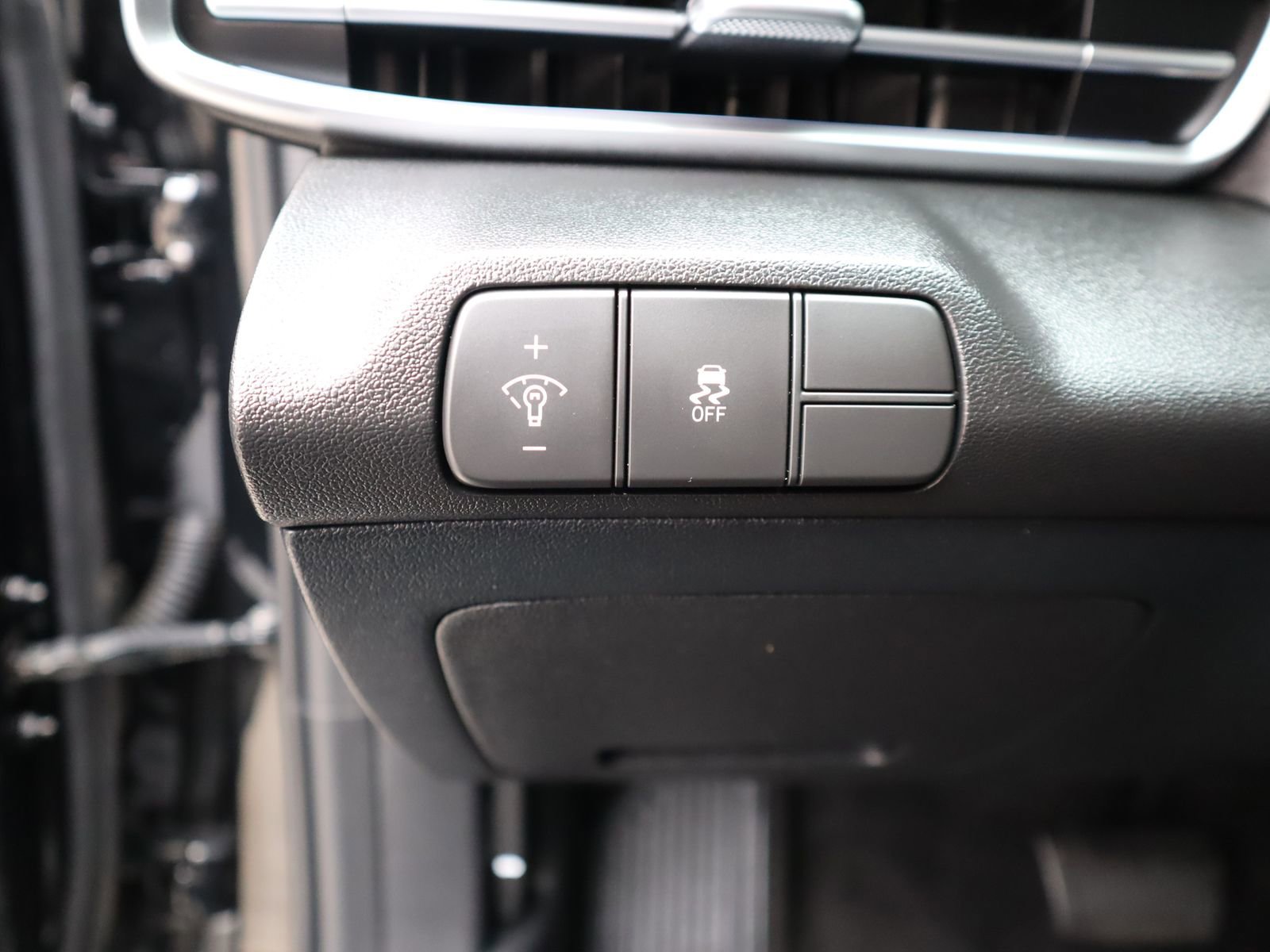 Used 2024 Hyundai Elantra Limited image 35