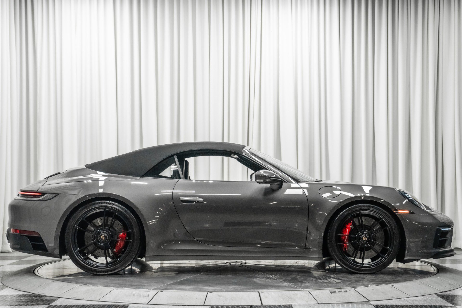 Used 2023 Porsche 911 Cabriolet image 40