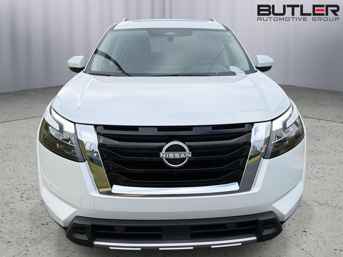 Used 2025 Nissan Pathfinder Platinum FWD image 9