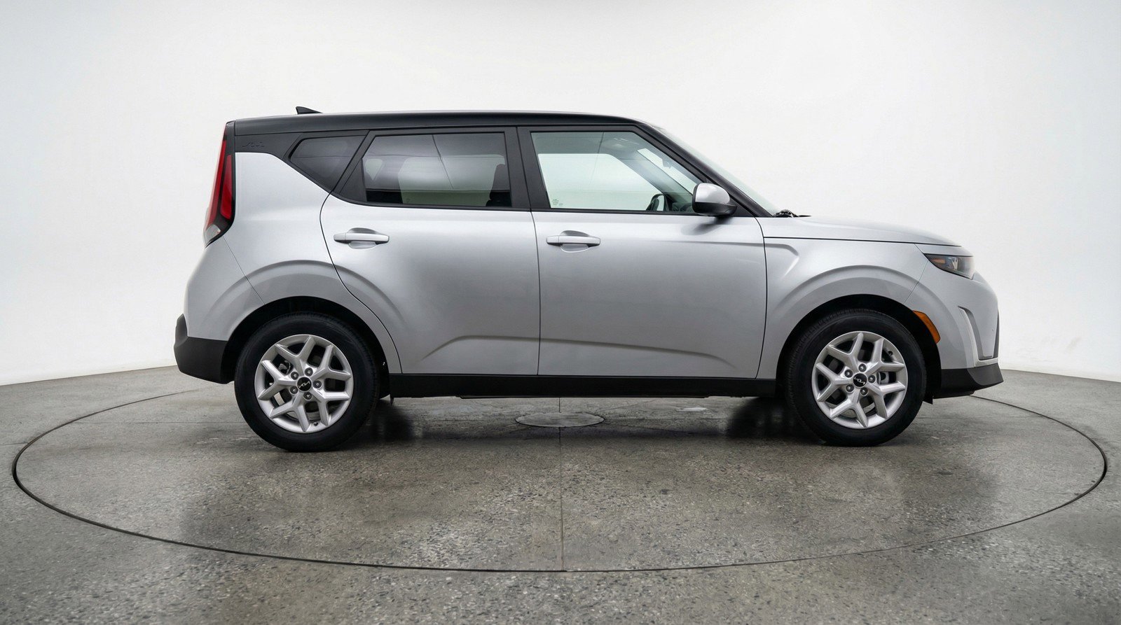 Used 2025 Kia Soul LX w/ LX Technology Package FWD image 11