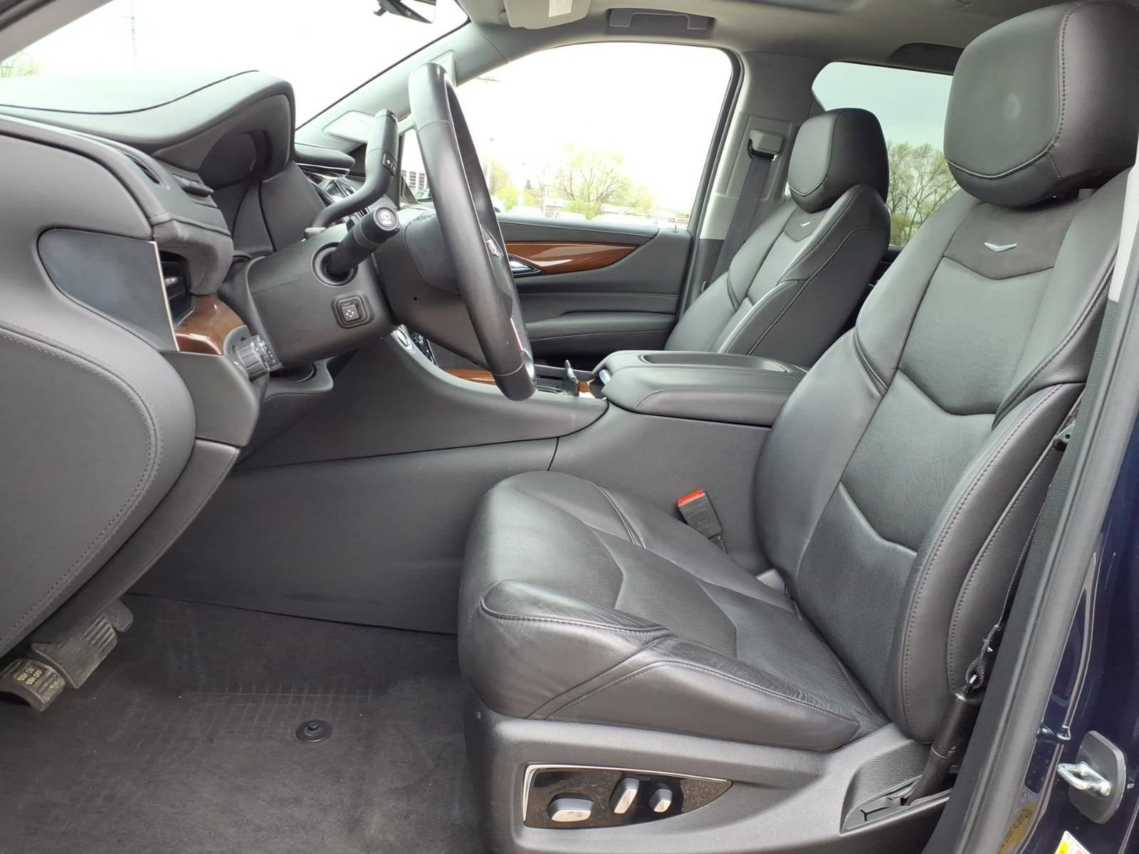 Used 2020 Cadillac Escalade Luxury AWD/4WD image 20